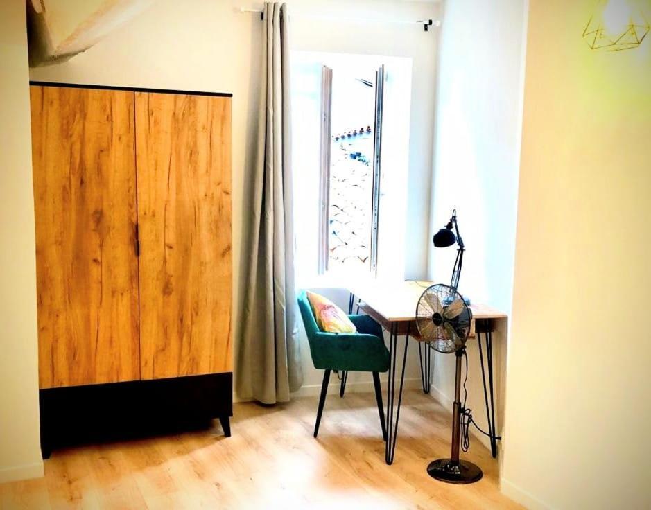 Une Maison Design Dans Le Centre Ville Foix Exterior foto